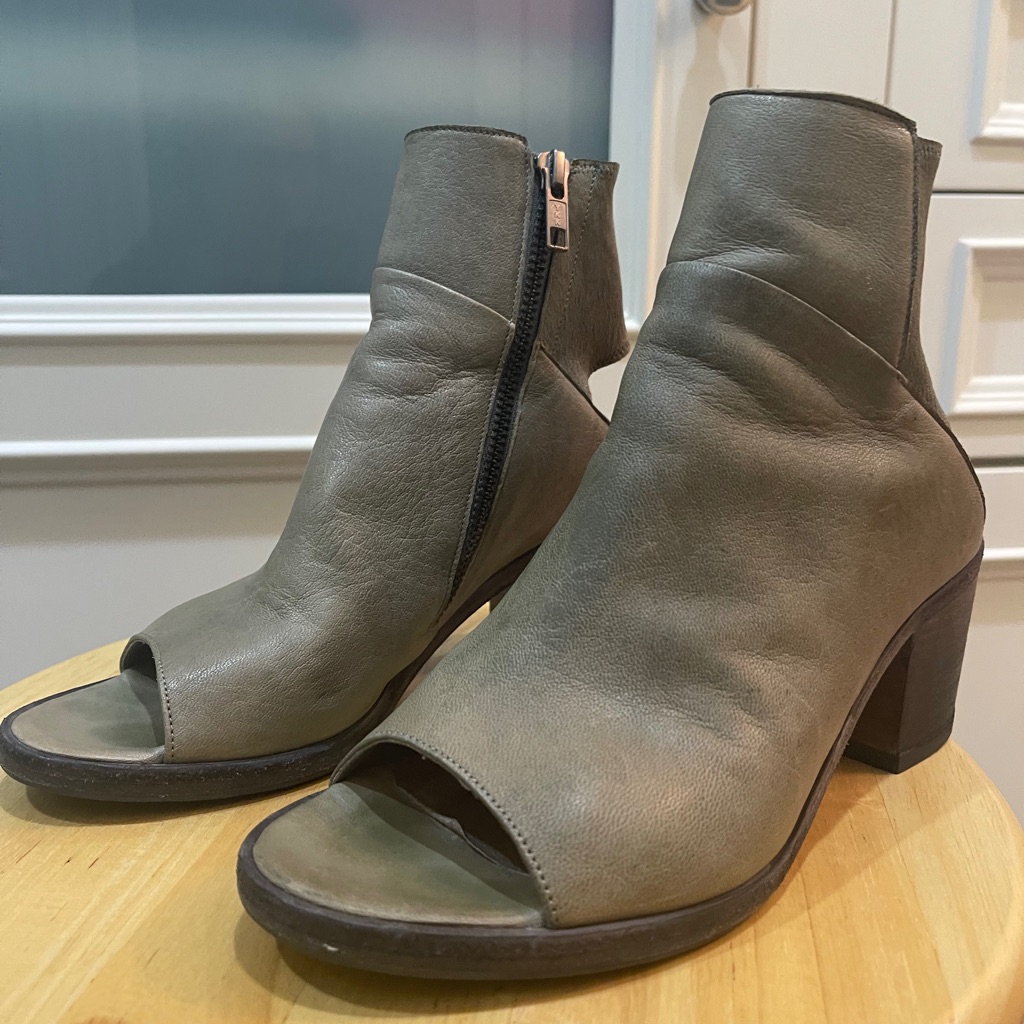 Ld Tuttle Block Heel